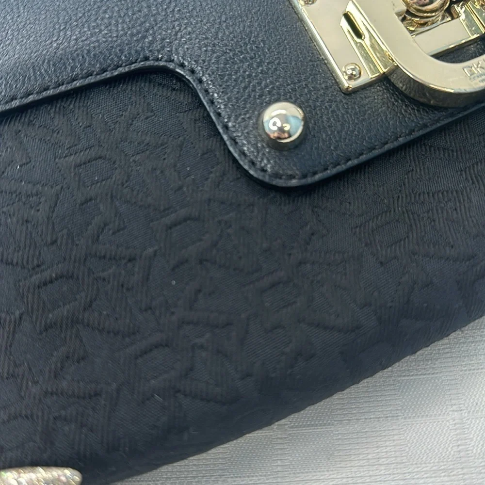 DKNY T&C W/D Town Country Classic Hardware Bag Purse Clutch Wristlet